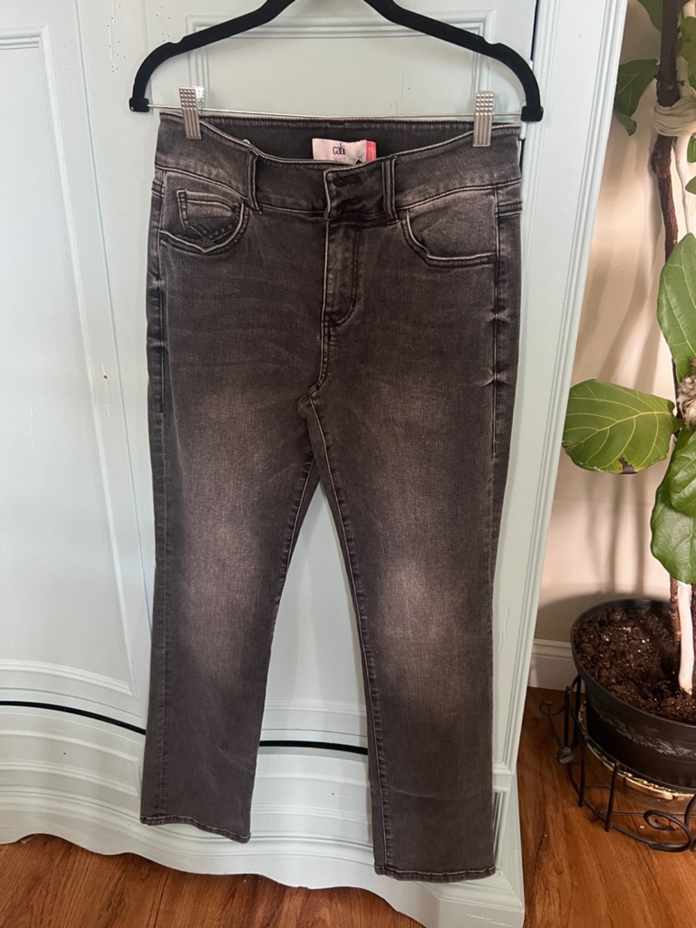 Cabi Women’s Grey Washed Jeans - Slim Fit